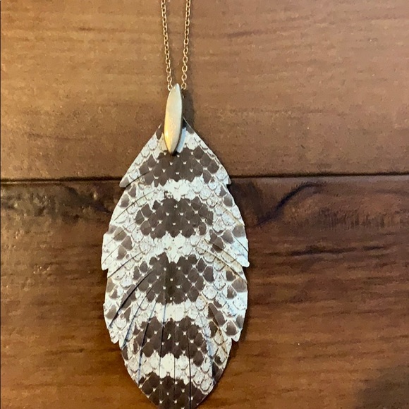 New It’s sense feather snake print long necklace - Picture 2 of 4